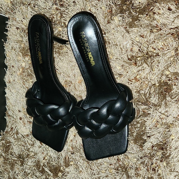 Fashion Nova Sandals - Picture 2 of 6